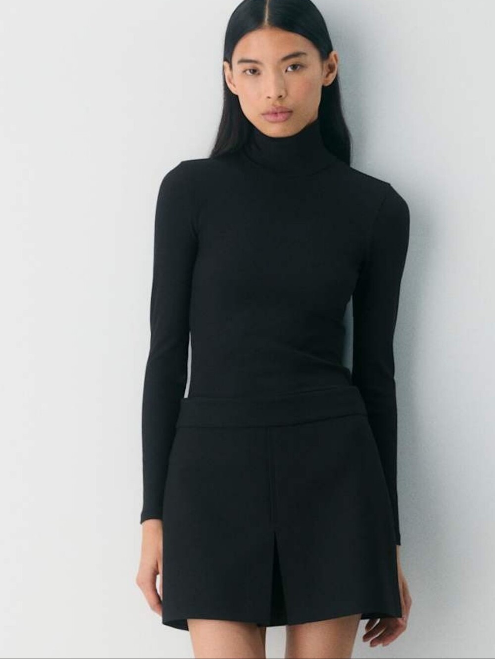 Aritzia Wilfred Only Women's Long Sleeve Black Turtleneck 90s Grunge